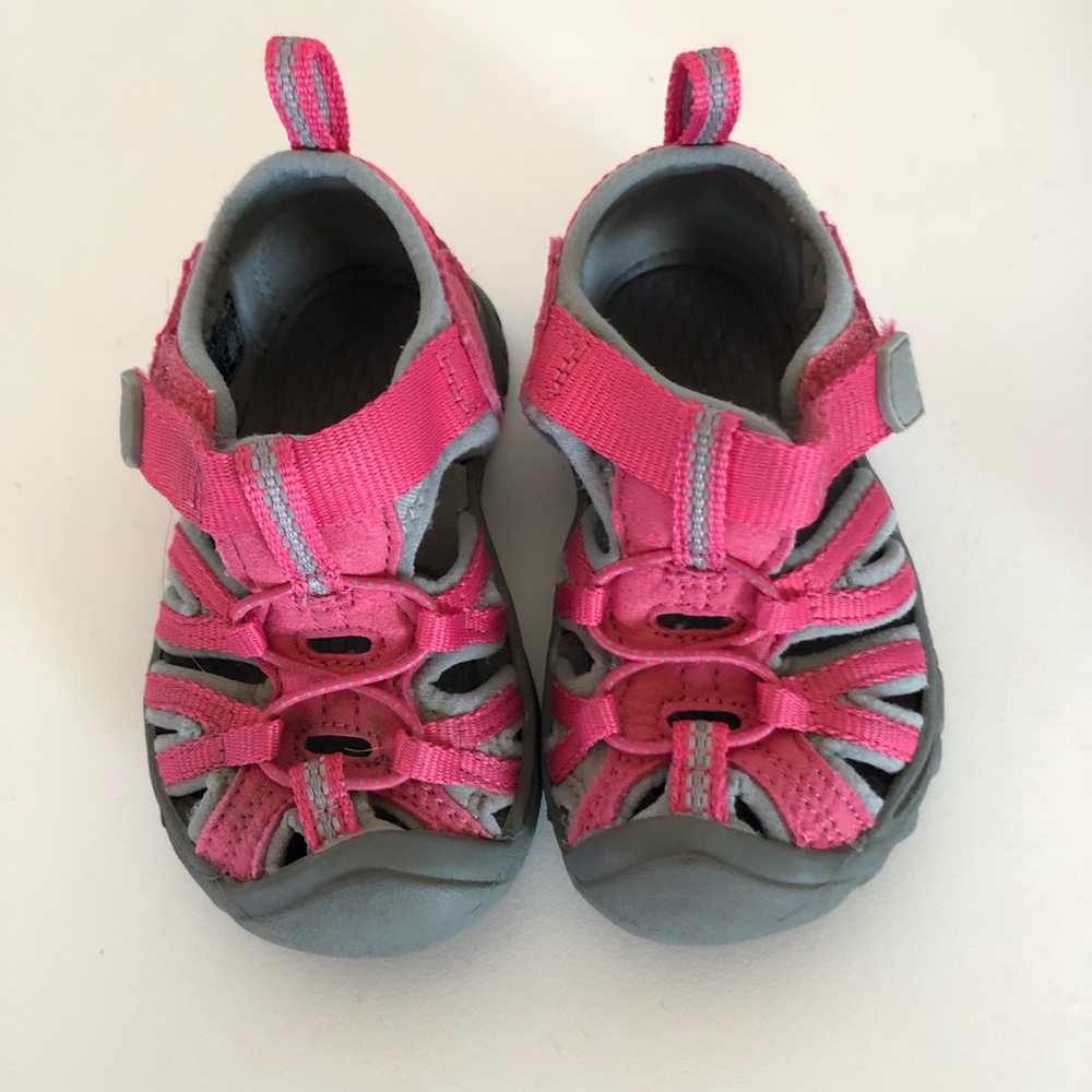 Pink keens sz 5